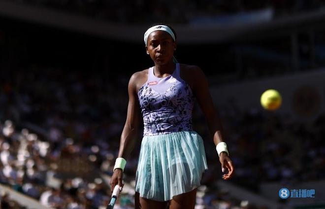 她清楚地明 她清楚地明